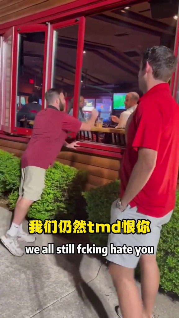 余恨未消！獨(dú)行俠球迷偶遇尼克-哈里森：我們?nèi)匀籘MD恨你！